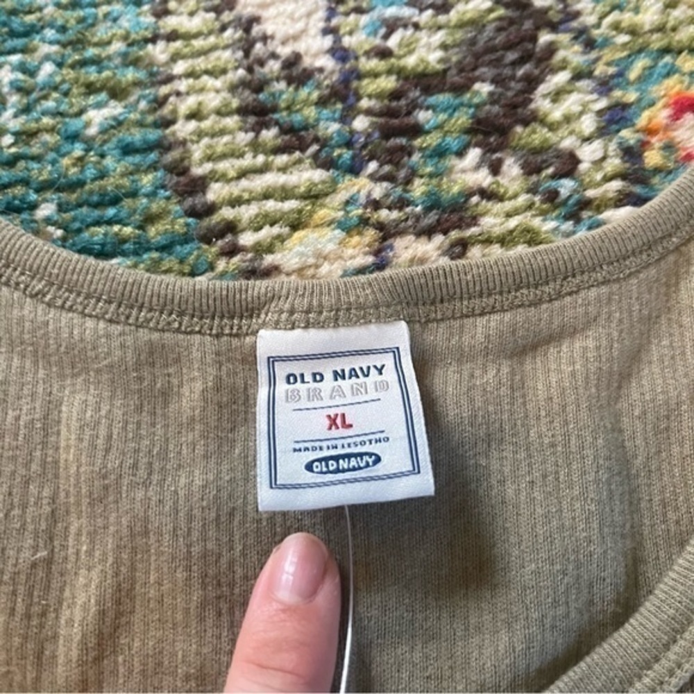 New early 2000’s brown cream Old Navy mens tank top - Picture 3 of 8